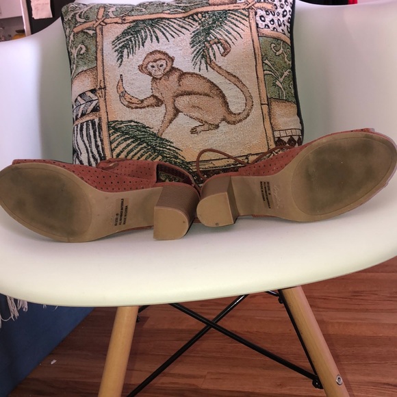 Heels - Picture 3 of 3